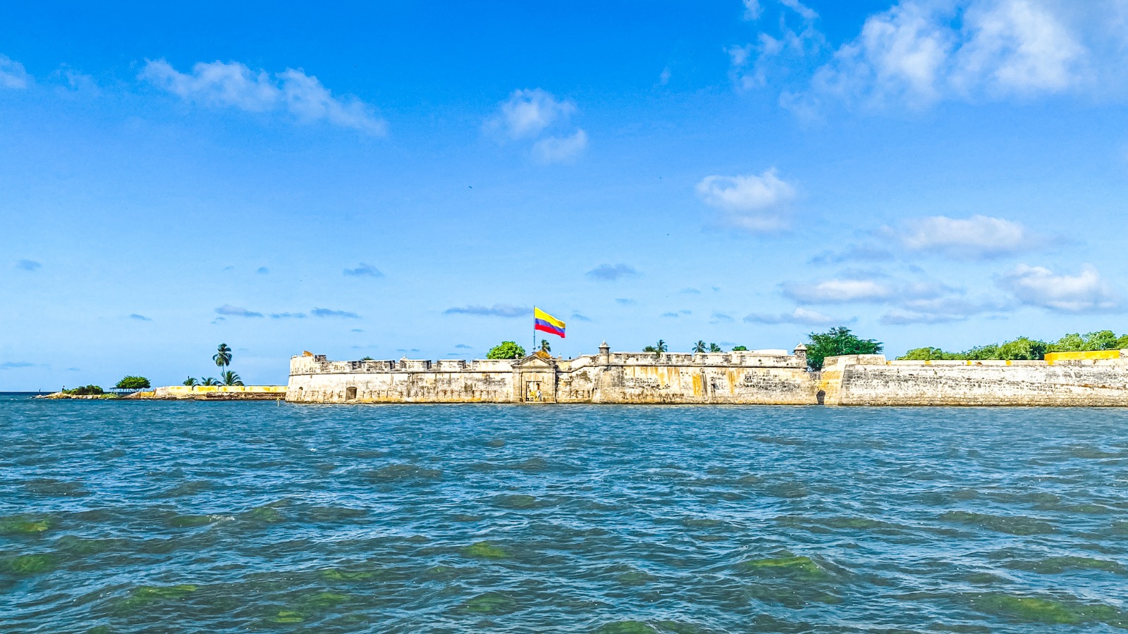 Beyond Colombia Tours | Tour: 5 Rosario Islands Day Tour