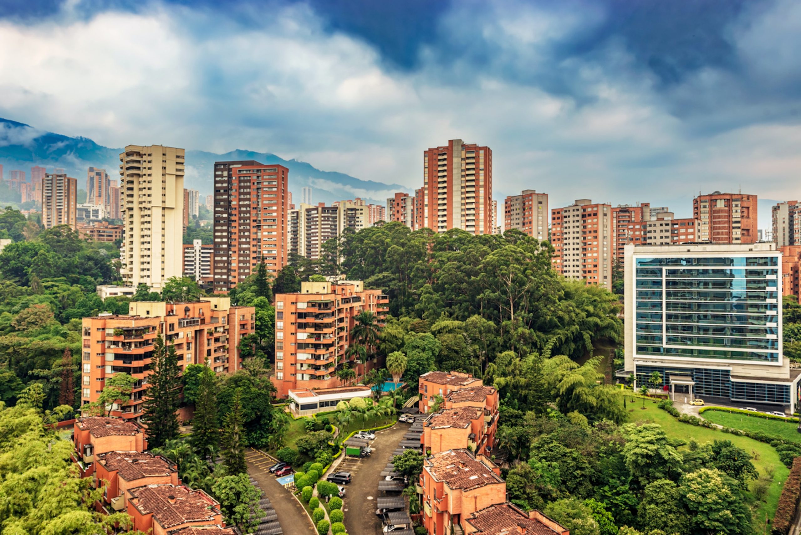 Beyond Colombia | Descubre la Magia de El Poblado con un Tour Guiado de Beyond Colombia