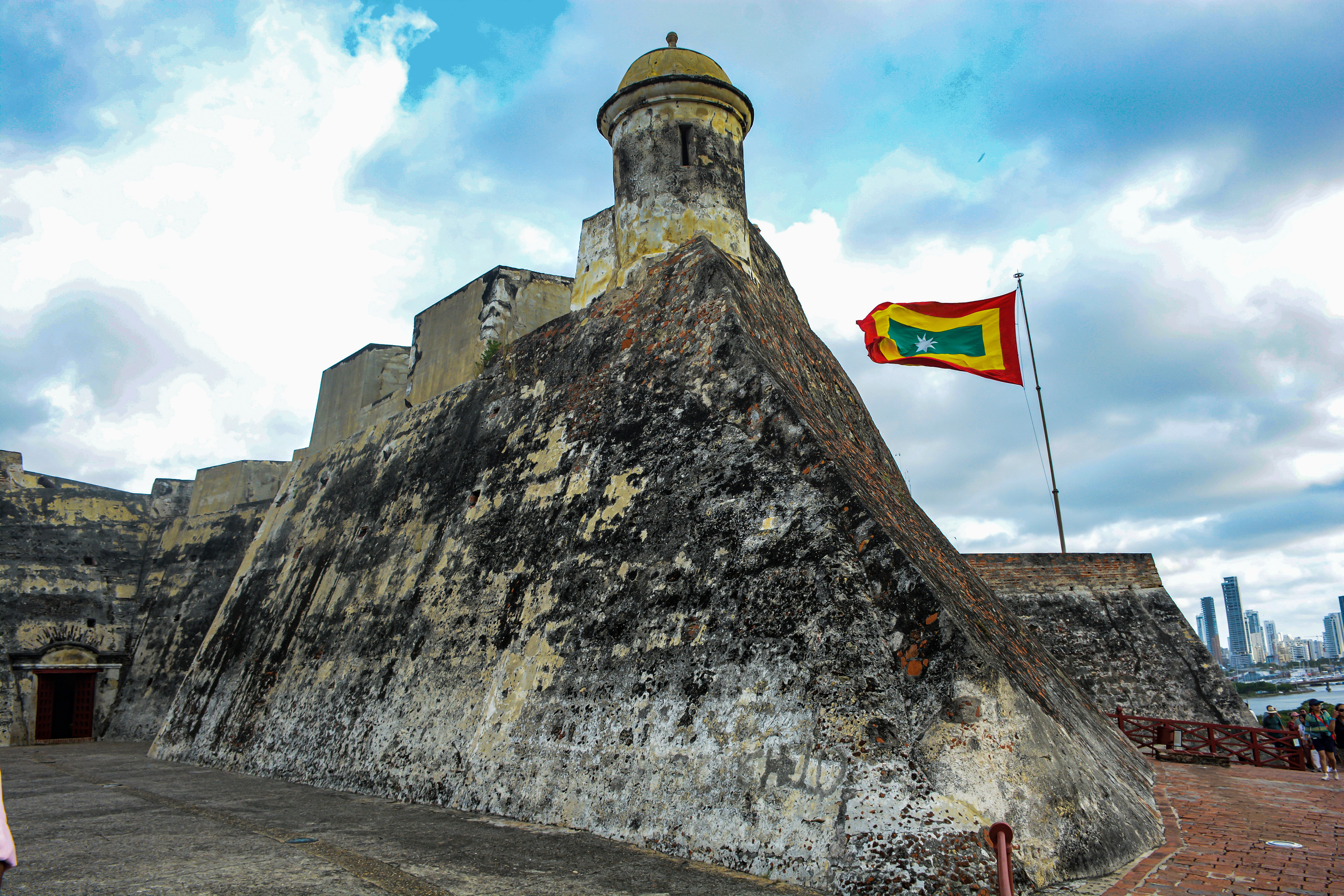 Beyond Colombia Tours | Tour: Free San Felipe Barajas Castle Tour
