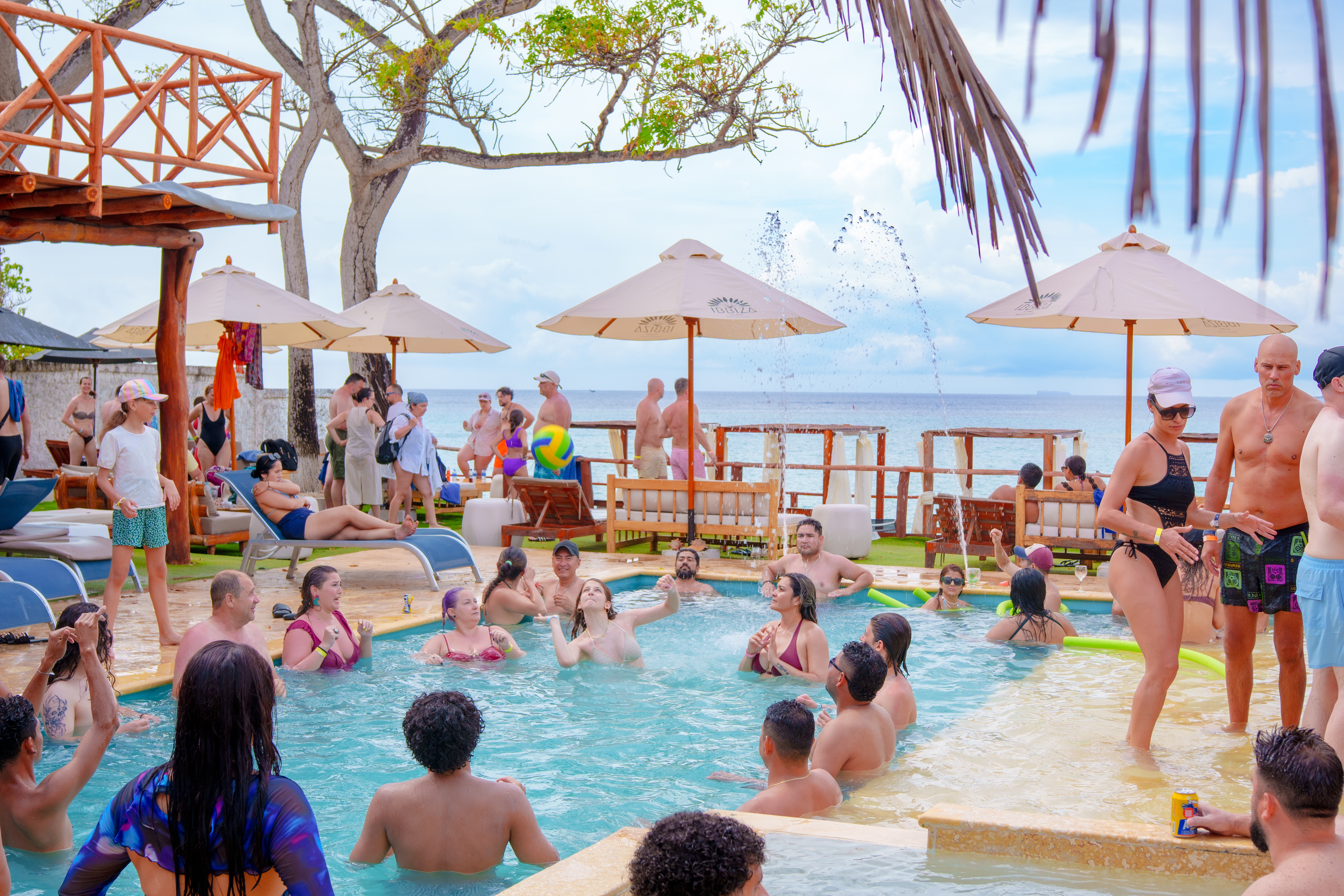Beyond Colombia Tours | Tour: Ibbiza Beach Club at Rosario Islands Day Trip