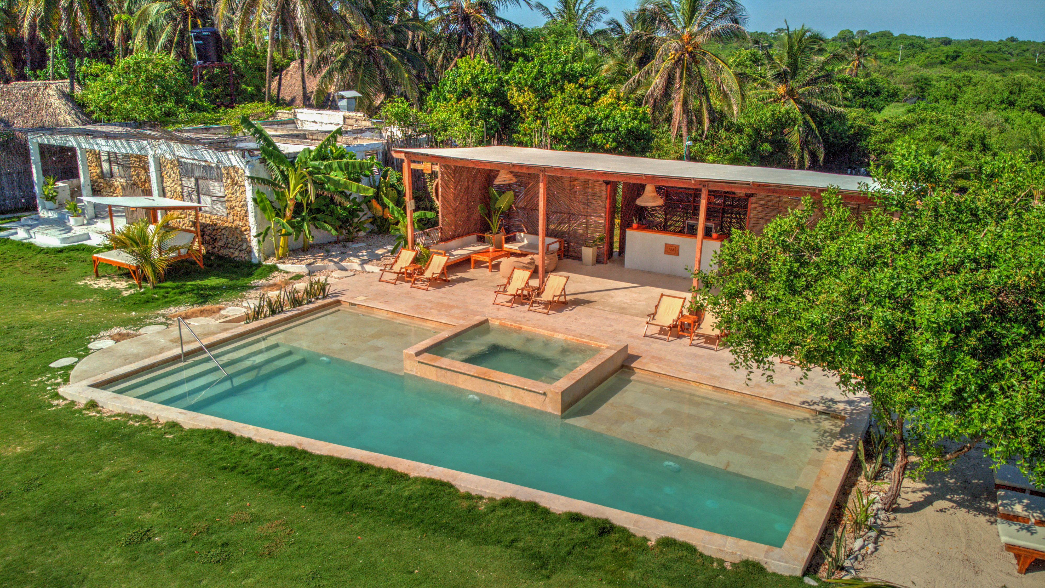 Beyond Colombia Tours | Tour: Vista Mare Beach Club Day Trip in Tierra Bomba