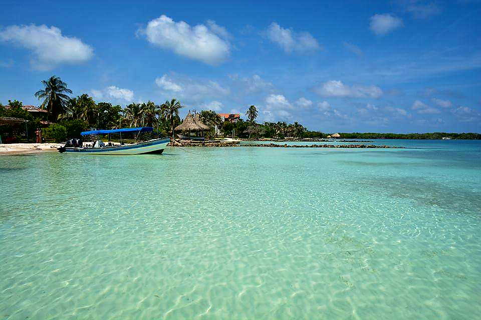 Beyond Colombia Tours | Tour: Day Trip to Múcura and Tintipan Islands at San Bernardo Archipelago