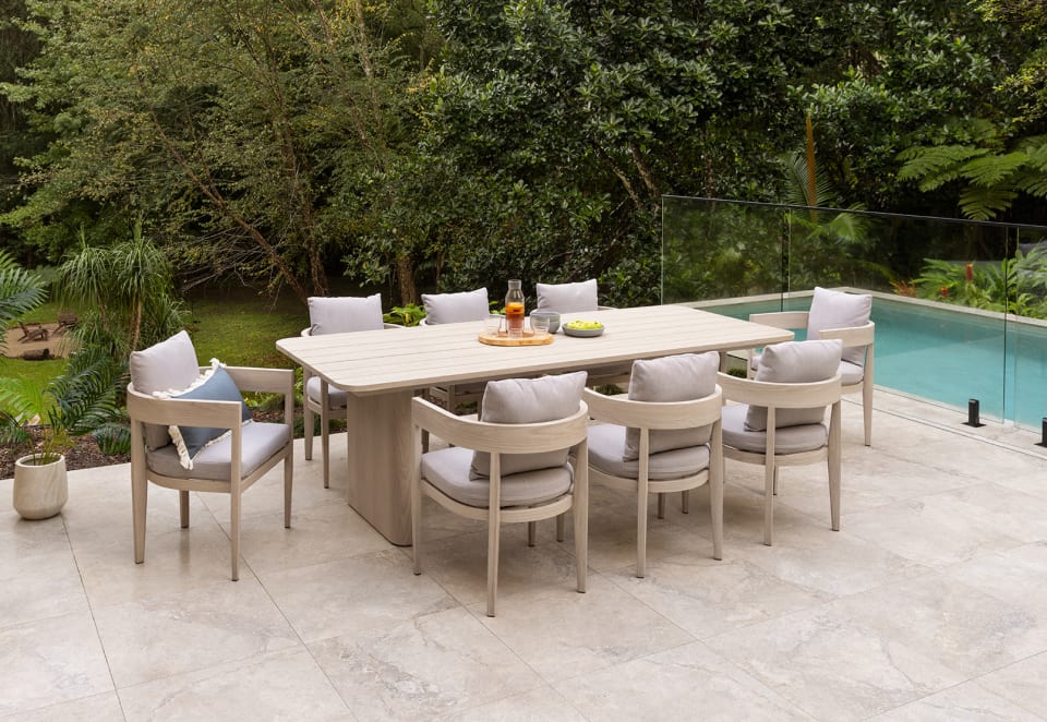 SEABROOK Outdoor Dining Table