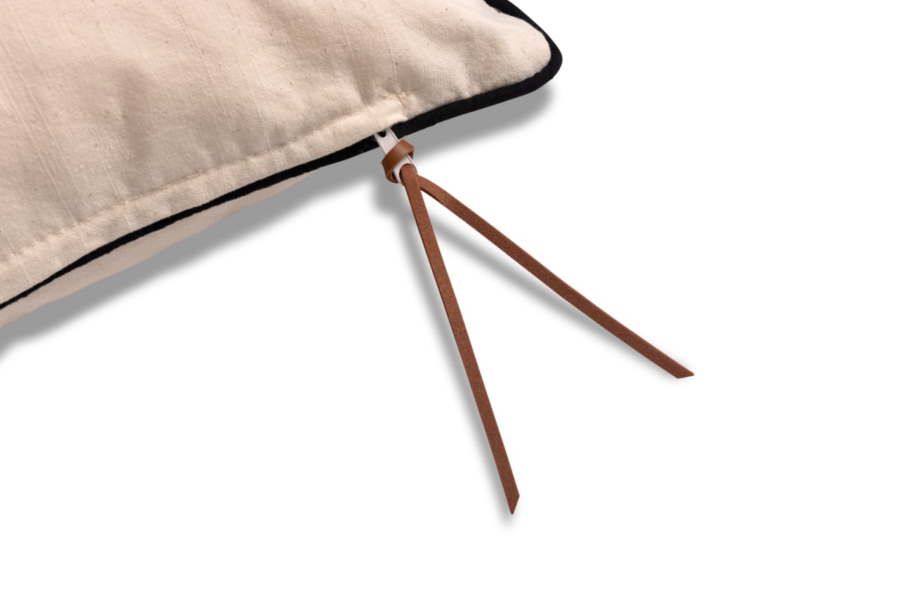 NESTLE 40X60CM CUSHION – image 3 of 4