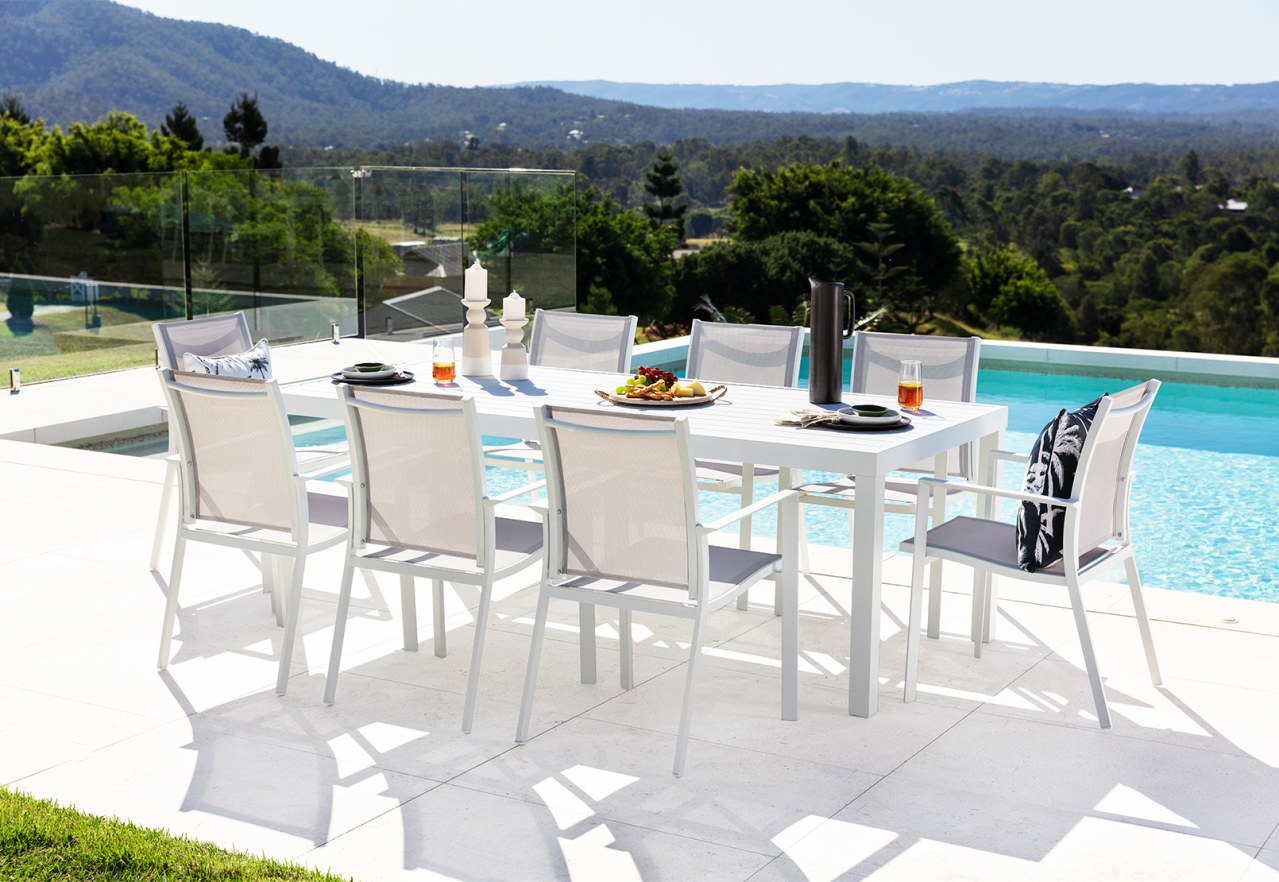 CANTWELL Outdoor Dining Table – image 8 of 9