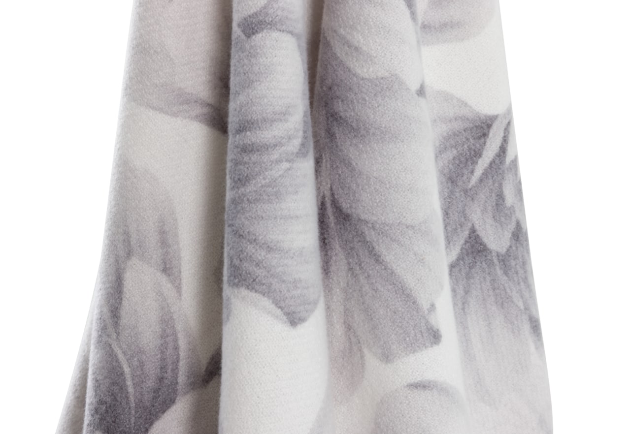 NUDORA 130x170cm Throw – image 3 of 4