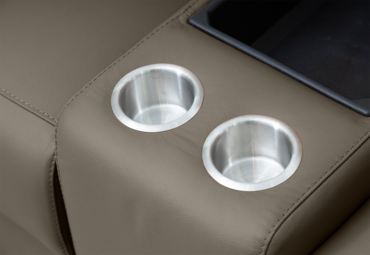 RENATO LEATHER 2S with Electric Recliners and Console – image 13 of 15