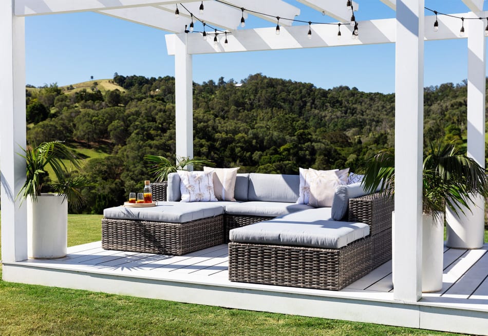 Buyer's Guide: Outdoor Lounges