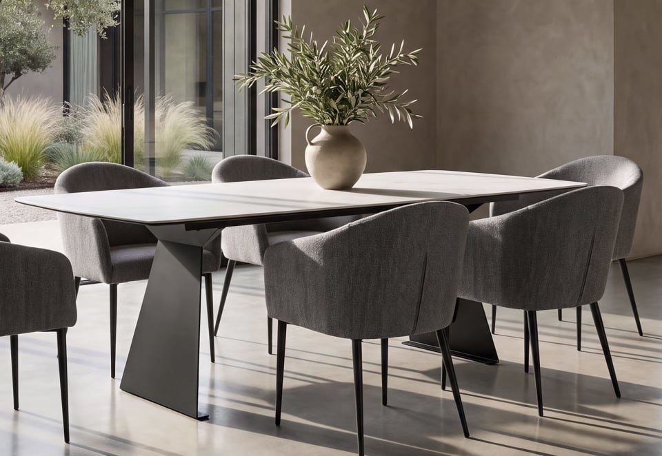 MACKINLEY Dining Table