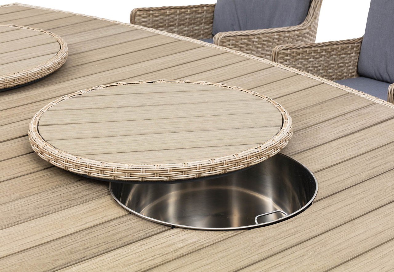 LUAU Outdoor Dining Table – image 11 of 12