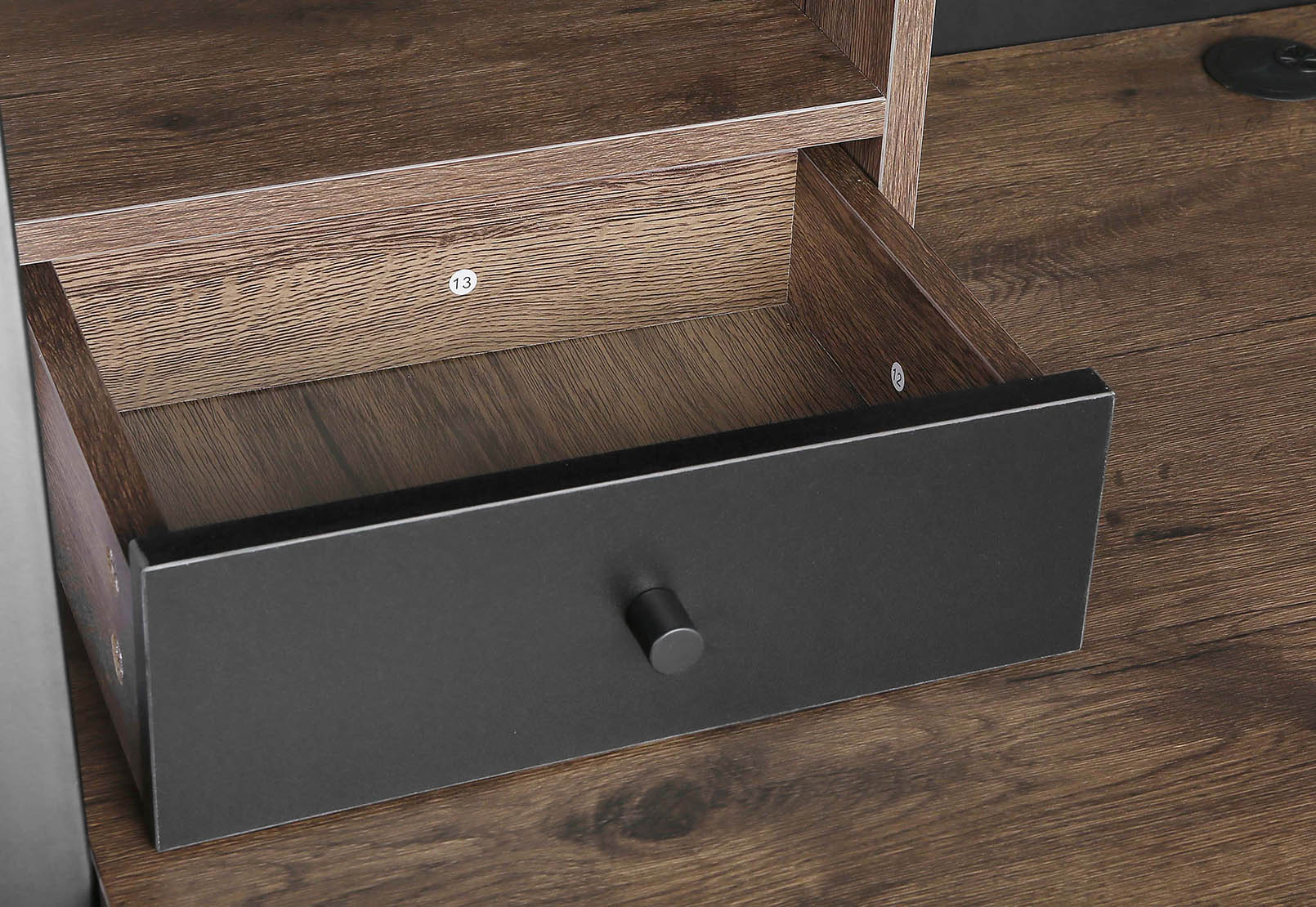 SOLIHULL Ultimate Desk – image 5 of 10