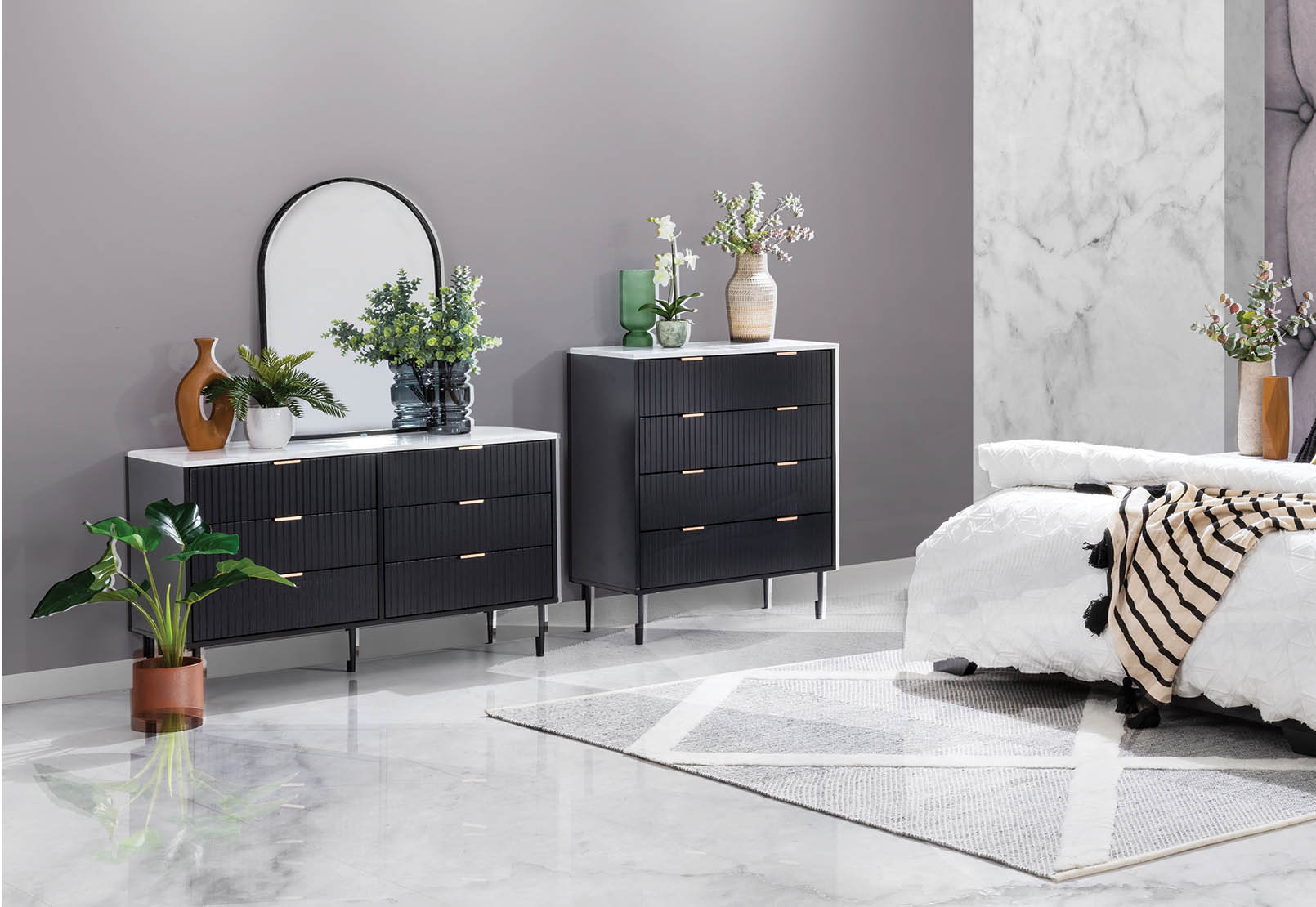 HOBBS 6D Dresser – image 1 of 17