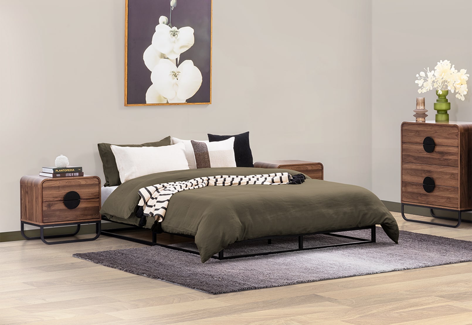 PATTON LOW Queen Bed – image 1 of 4