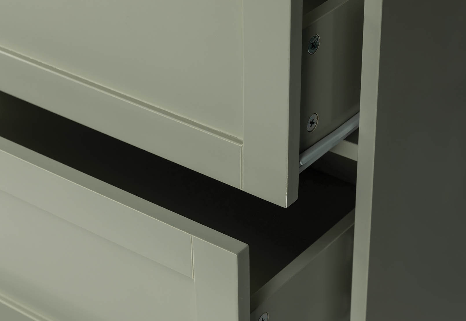 HUFFMAN 4 Drawer Tall Chest – image 6 of 9
