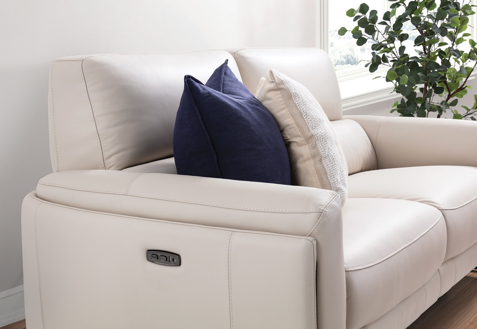 MAEVE 2.5 SEATER Electric Recliner (L) – image 13 of 19