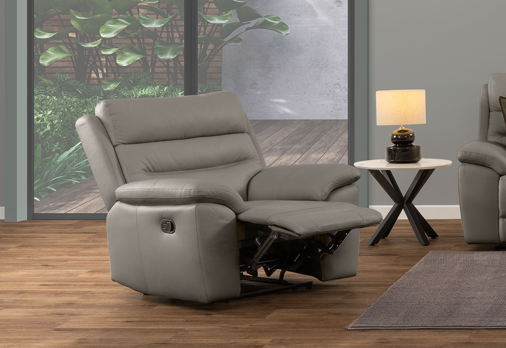 BEARMAN LEATHER Recliner – image 1 of 10
