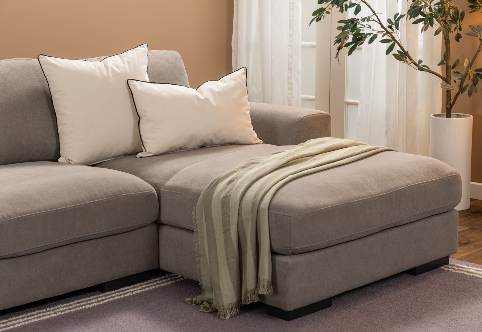 NESTLE 55CM CUSHION – image 4 of 4