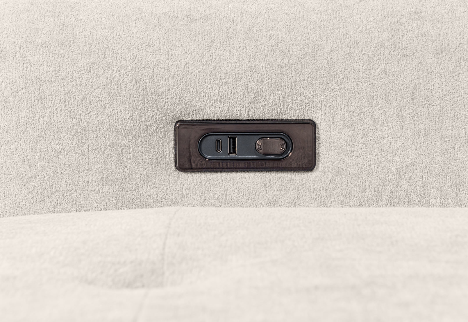 BEVERLY FABRIC 6S Corner with 3 Electric Slide-out Recliners & RHF Chaise – image 12 of 13