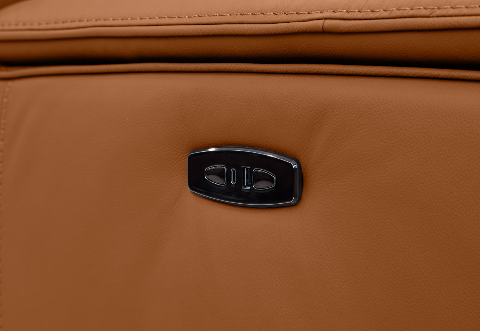 GLUSMAN LEATHER Electric Recliner – image 6 of 7
