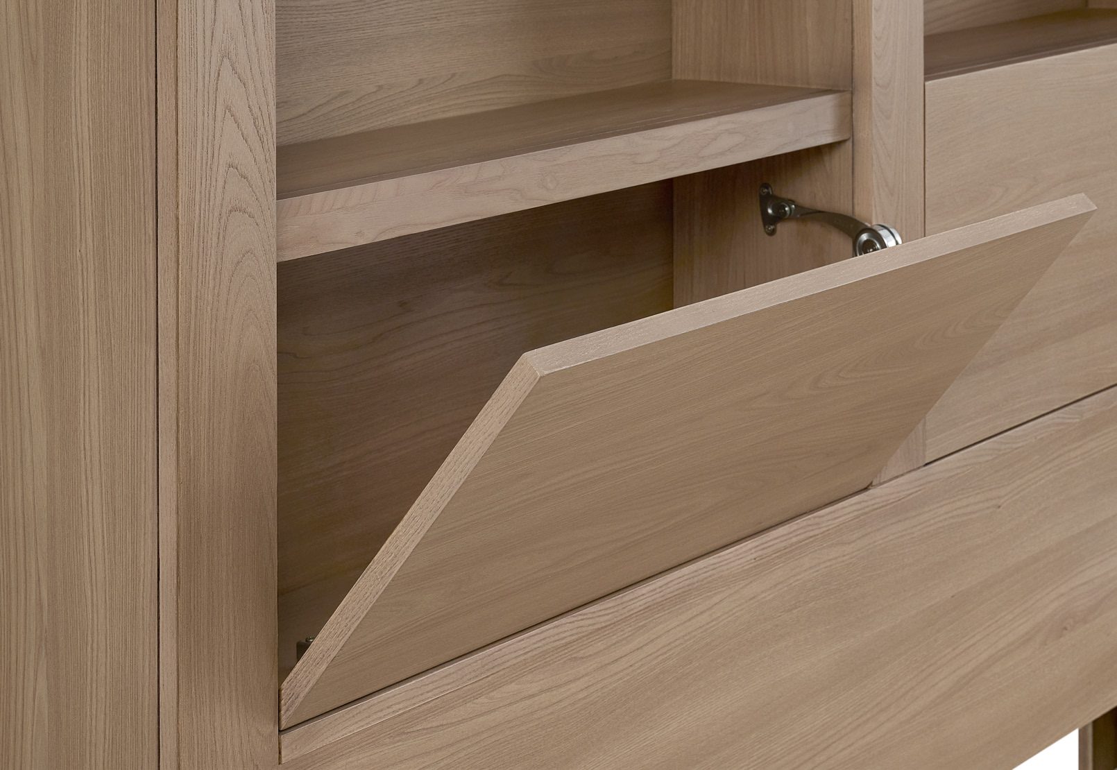 TIVOLI Queen Bed – image 14 of 27