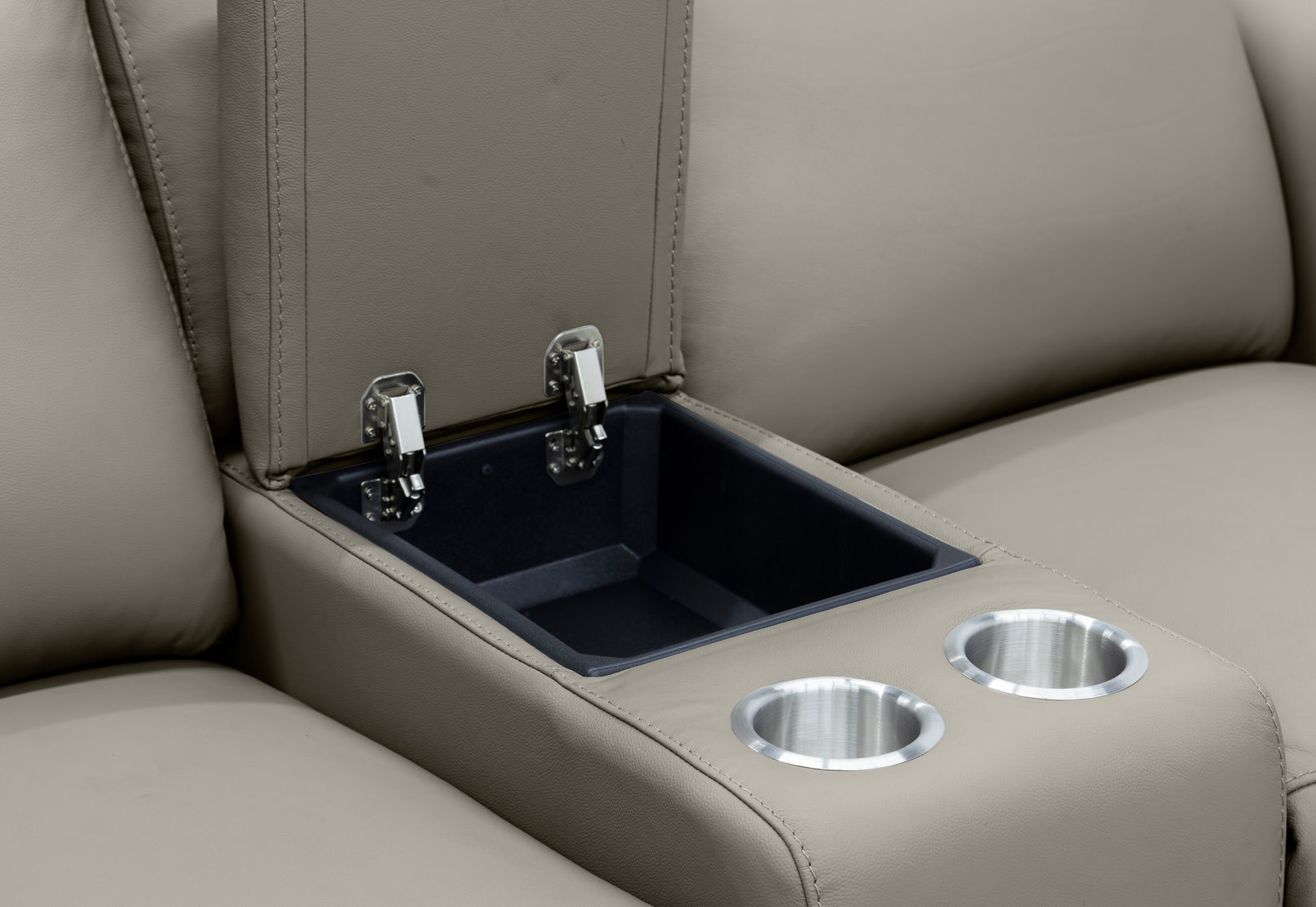CASAMORE LEATHER 2 Seater Electric Recliners and Console – image 14 of 16