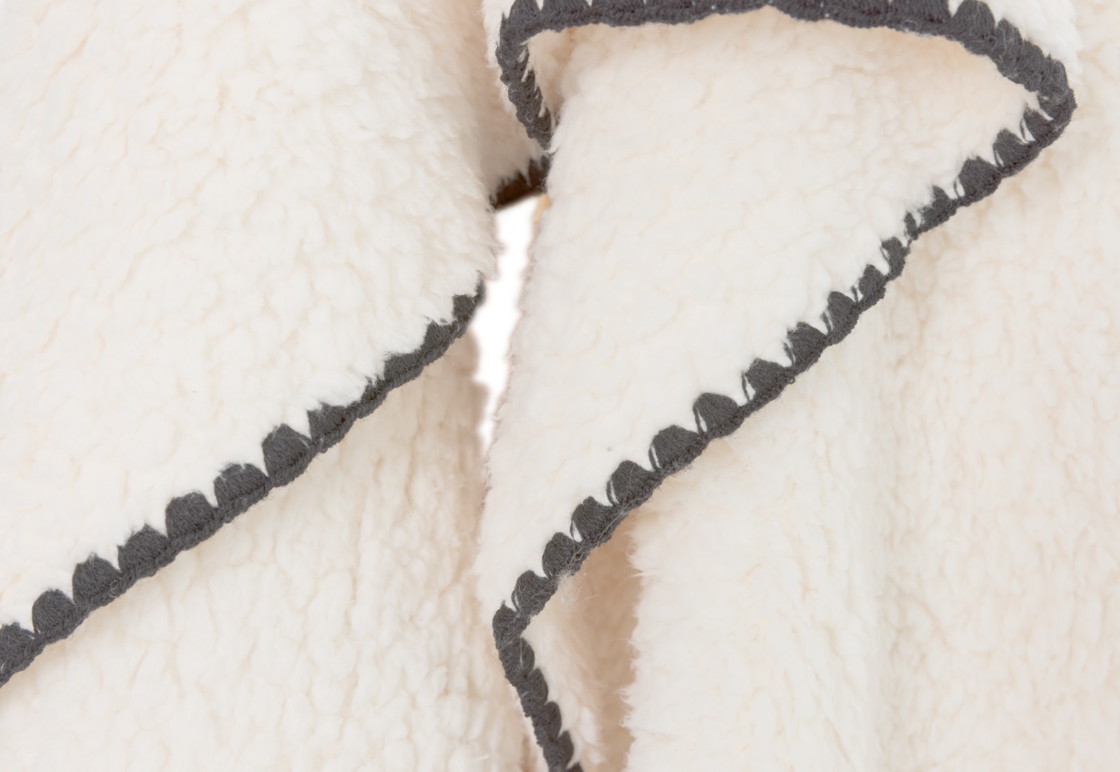 CUDDLEZZ Fleece Blanket – image 4 of 4