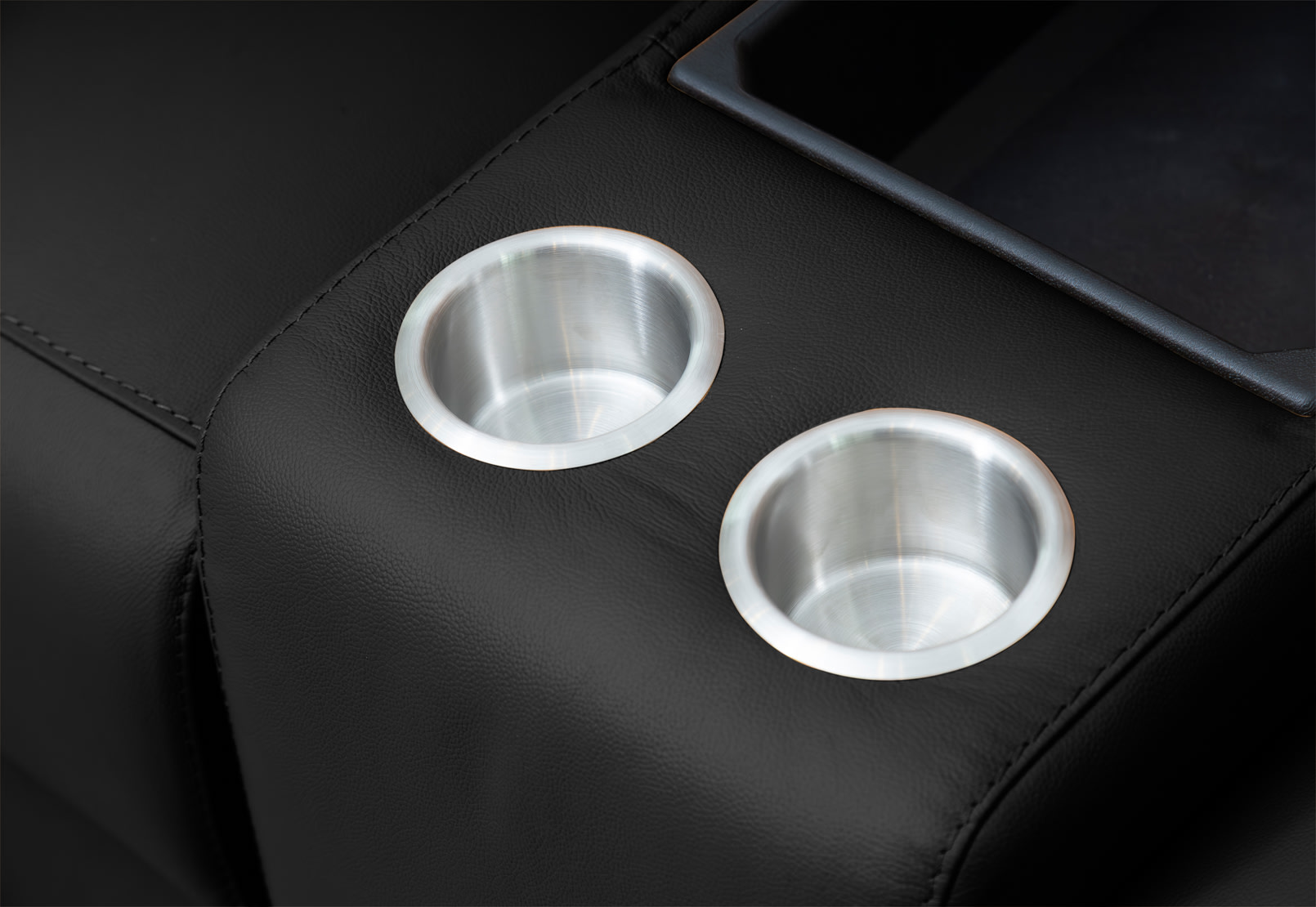 RENATO LEATHER 2S with Electric Recliners and Console – image 13 of 15