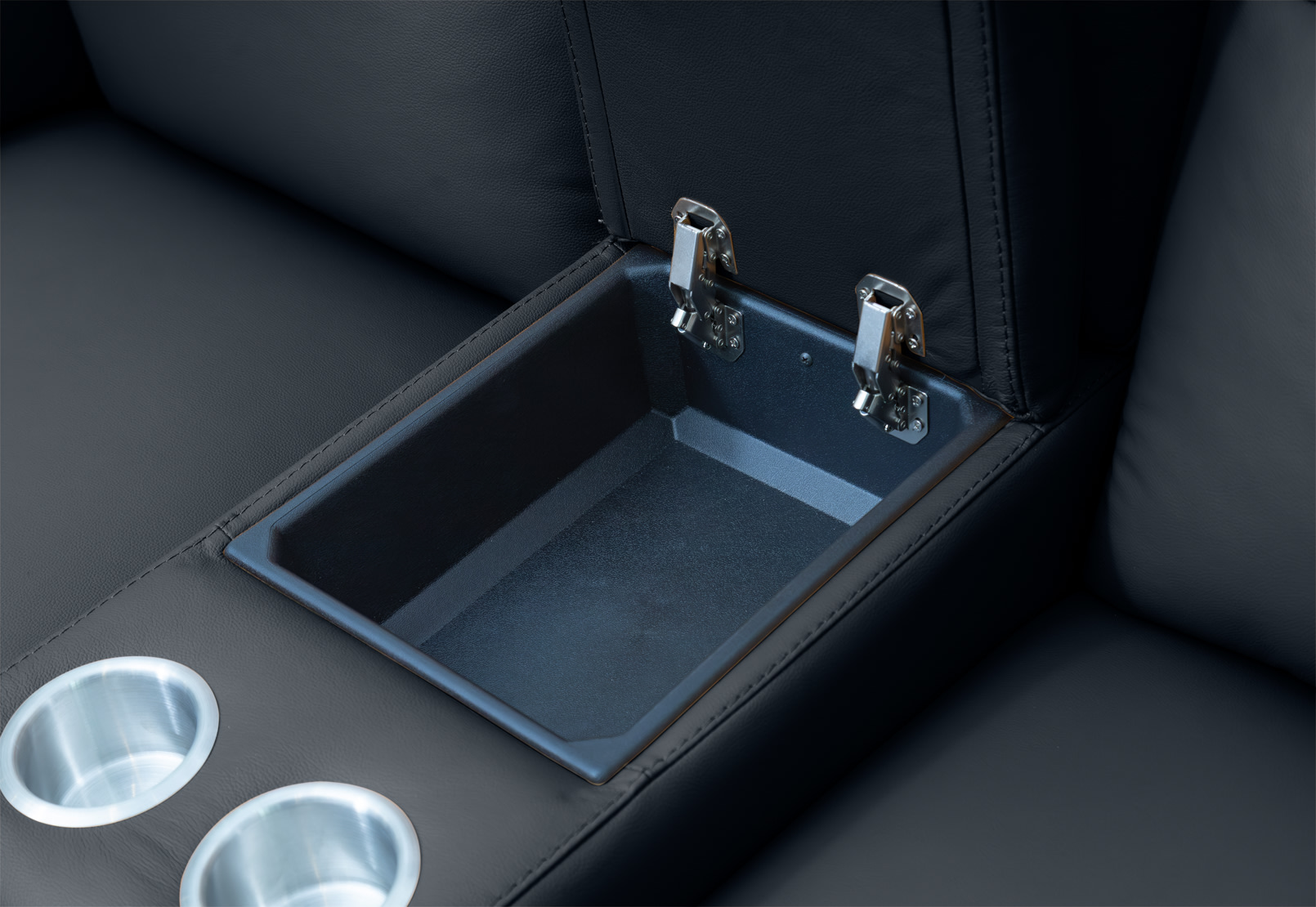 RENATO LEATHER 2S with Electric Recliners and Console – image 12 of 15