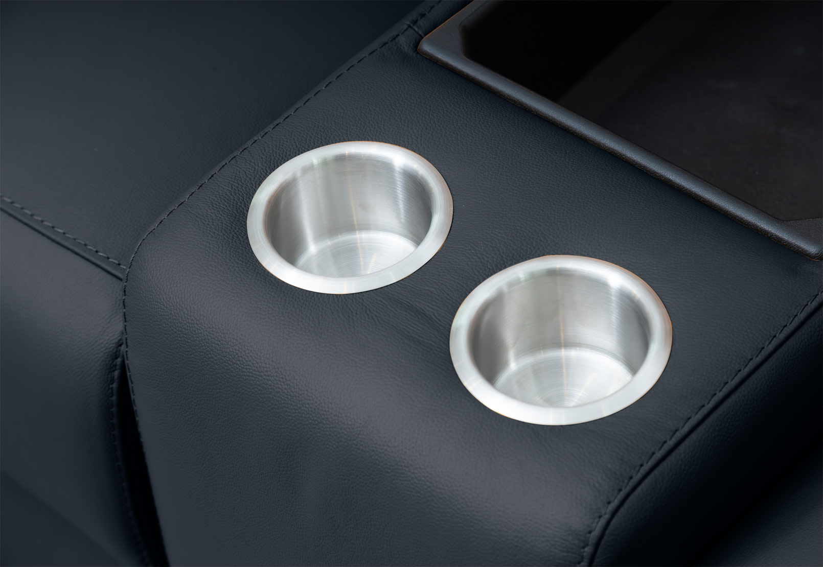 RENATO LEATHER 2S with Electric Recliners and Console – image 13 of 15
