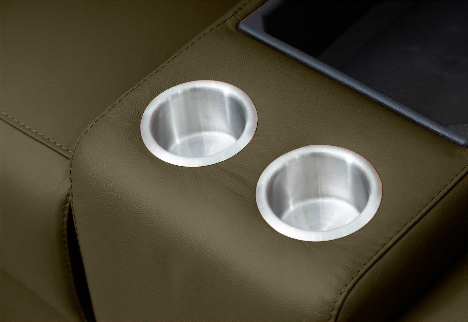 RENATO LEATHER 2S with Electric Recliners and Console – image 13 of 15