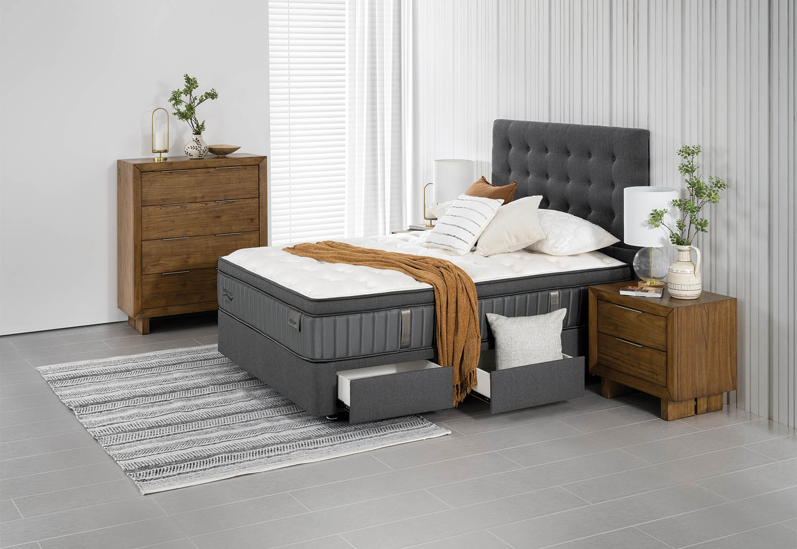 ORTHOKINETIC CLASSIC Queen Base with 4 Drawers – image 7 of 7