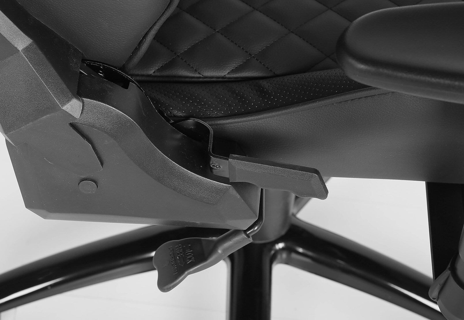 ADVANTAGIA Black Gaming Chair – image 3 of 11