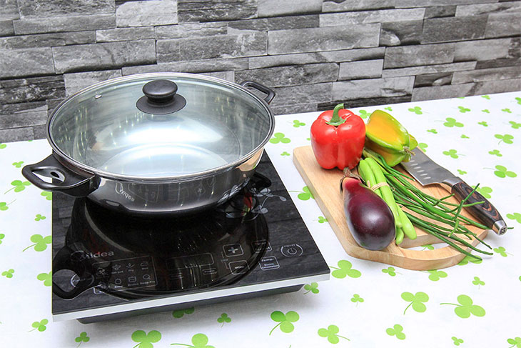 Bếp từ đôi trong gian bếp hiện đại