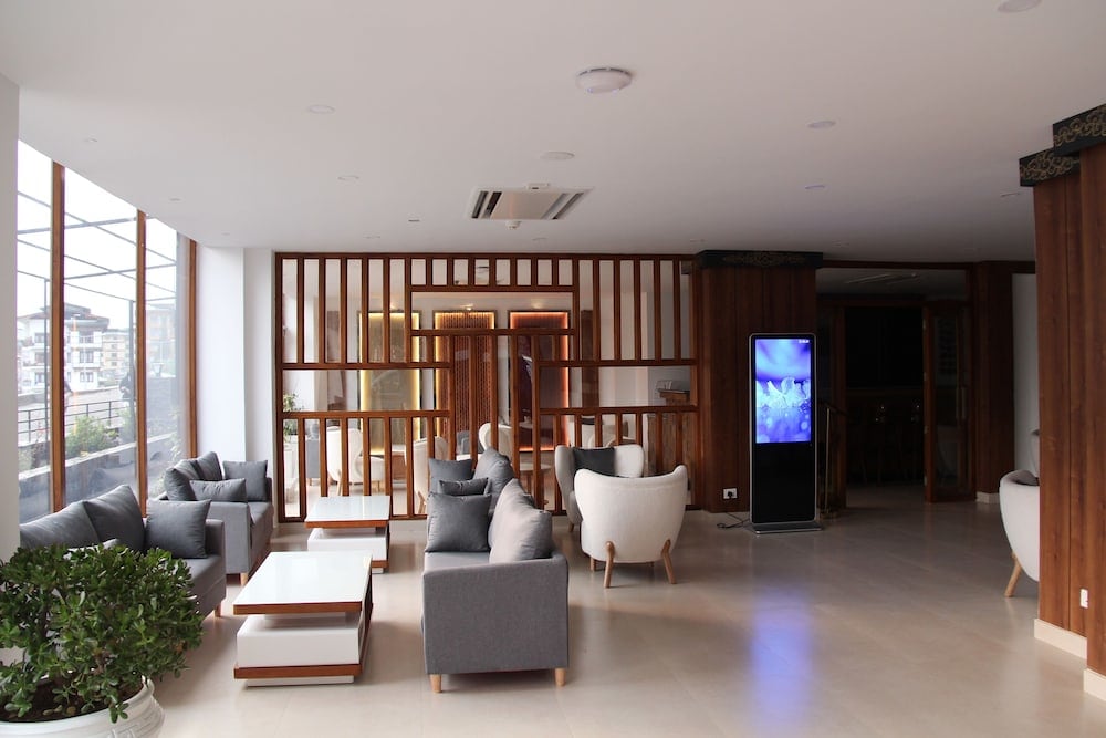 King room living space