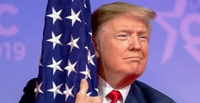 image of donal trump with flag