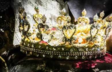 Gold Crown from Maxpiel.com