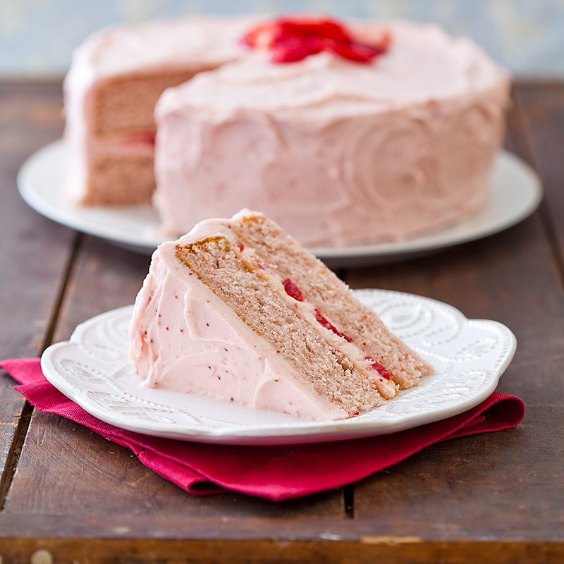 Strawberry Dream Cake - The Baking ChocolaTess