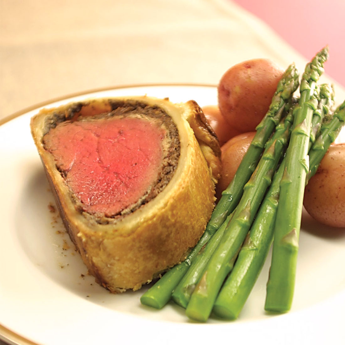 https://res.cloudinary.com/hksqkdlah/image/upload/2526_nd01-beefwellington-article.jpg