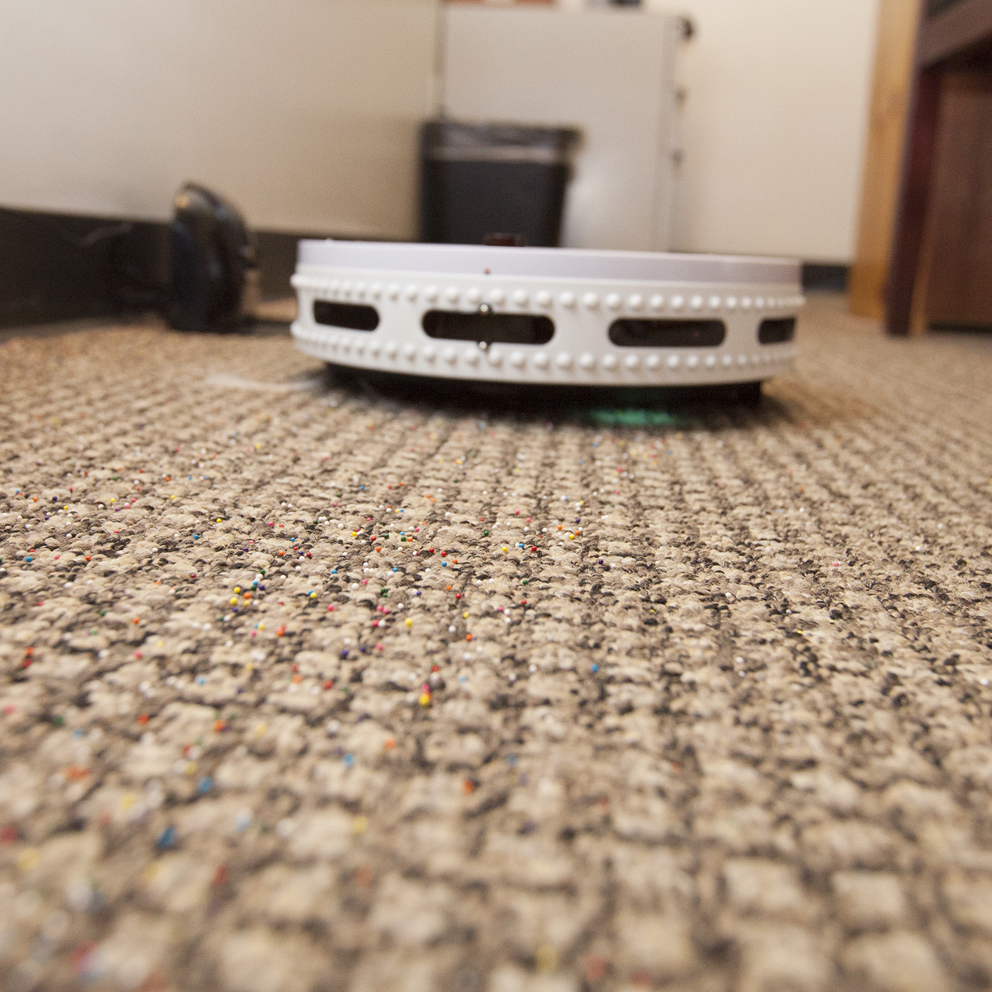 https://res.cloudinary.com/hksqkdlah/image/upload/27924_can-cleaning-robot-vacuums-1654-square.jpg