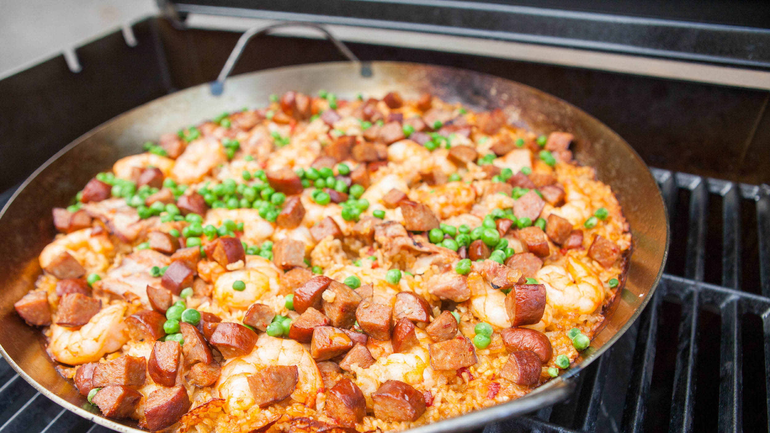 Lodge Paella Pan: BIG Review and Cooking Feature 