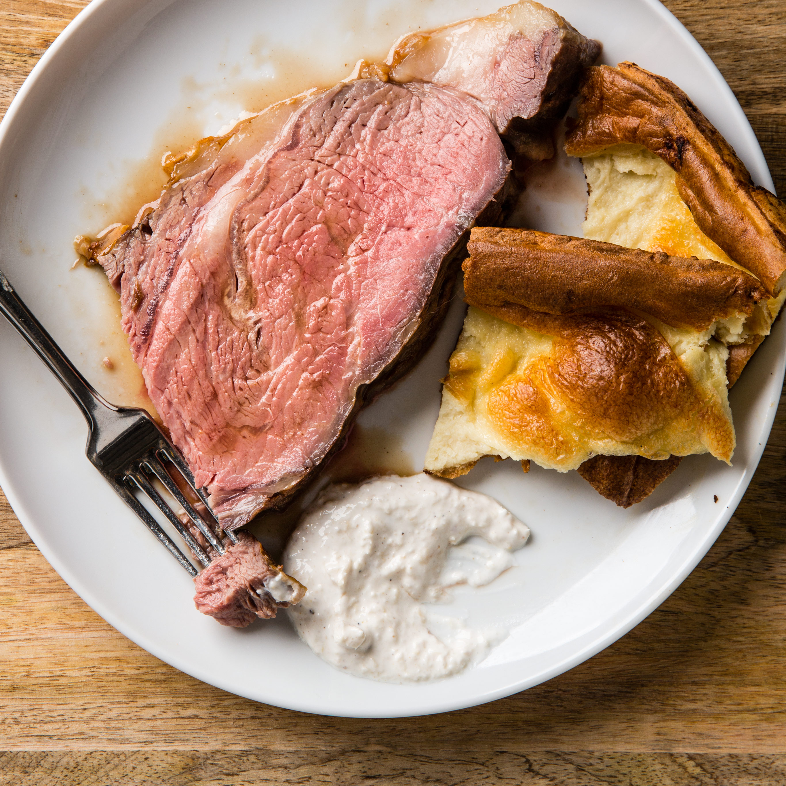 https://res.cloudinary.com/hksqkdlah/image/upload/32748_sfs-boneless-rib-roast-with-yorkshire-pudding-and-jus-43.jpg