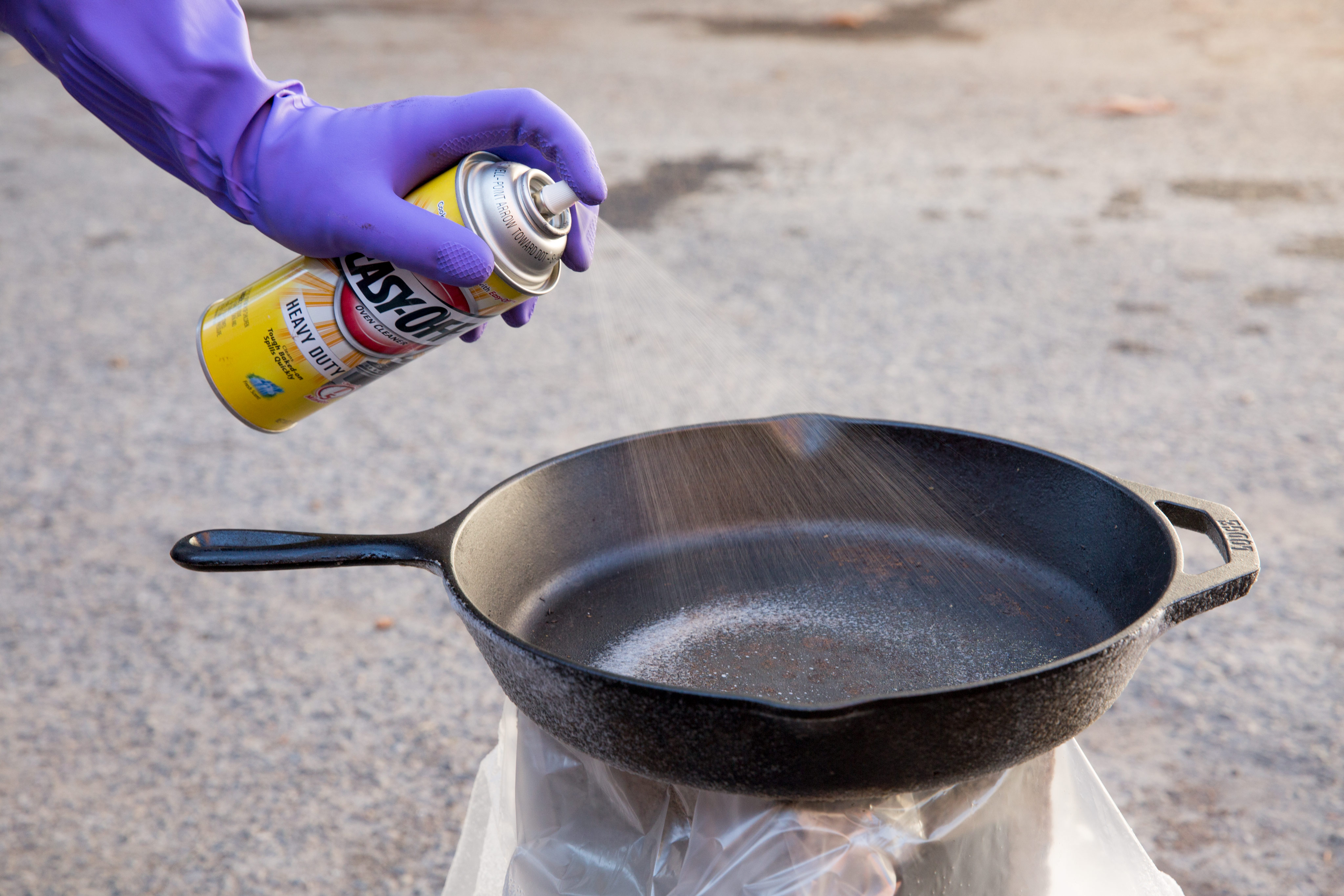 Super Easy Cast Iron Pan Cleaning! 