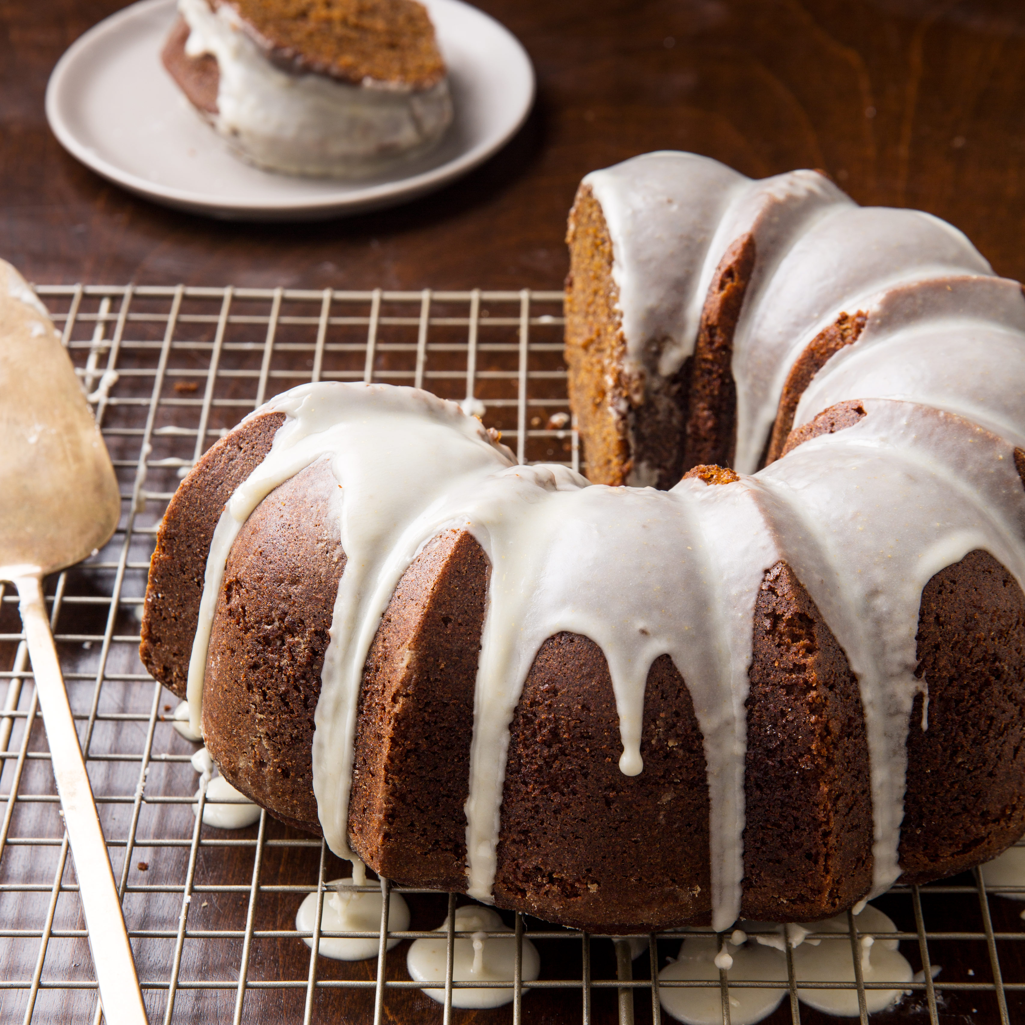 molasses spiced bundt cake - The Baking Fairy