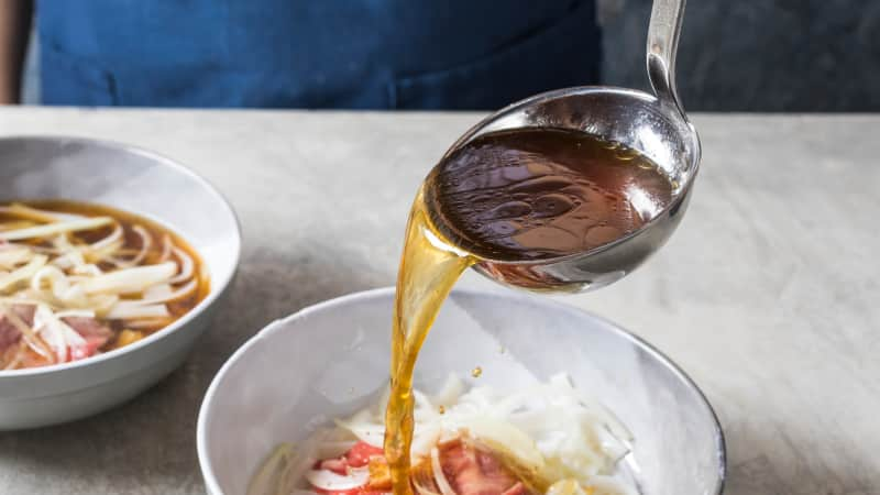 A Simple but Genius Drip-Free Method for Ladling Soup