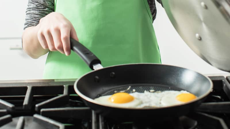 Flip Food in a Frying Pan Easily With This Trick