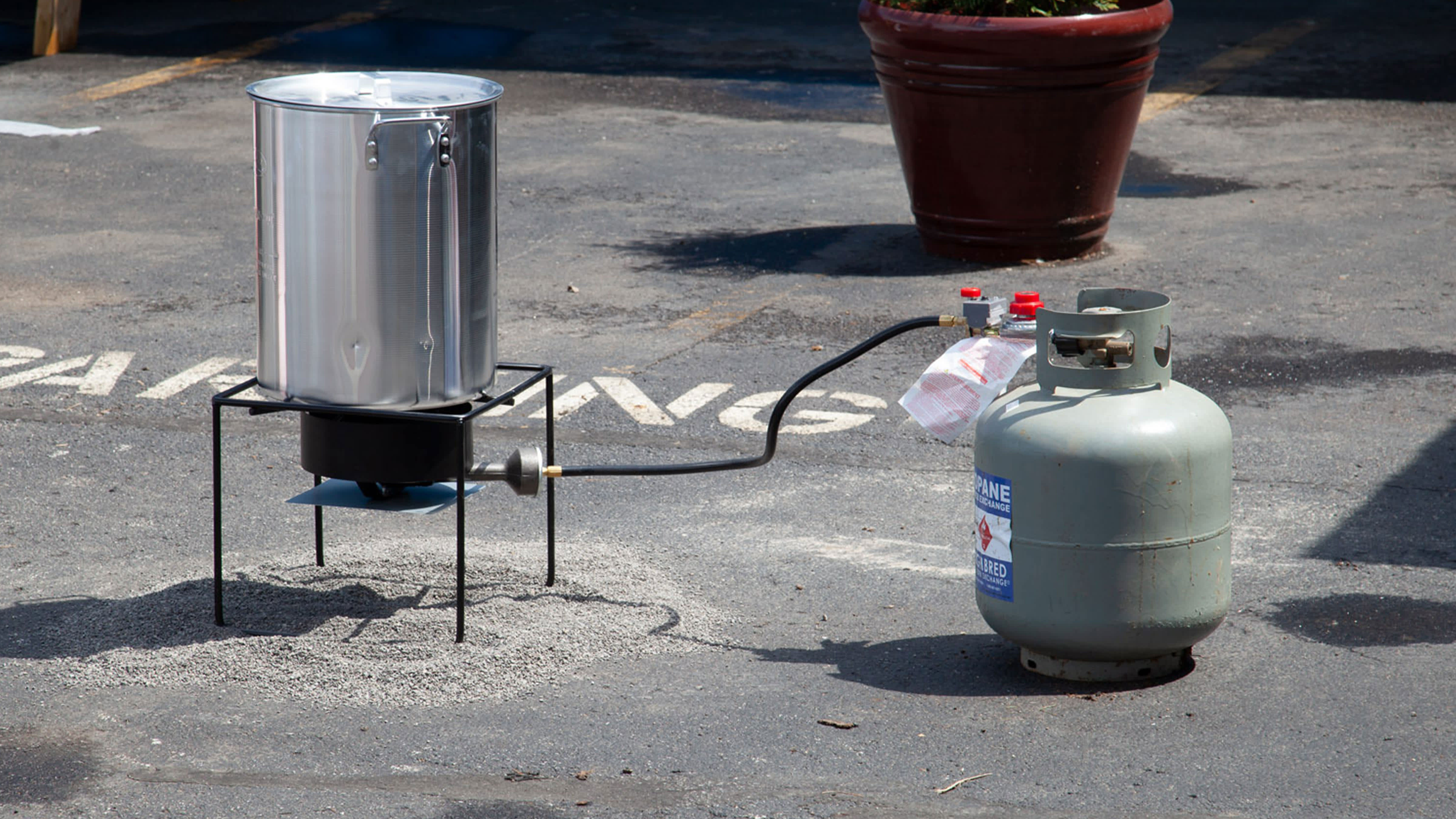 How to Check Your Propane Gas Grill or Fryer for Leaks | America&rsquo;s 