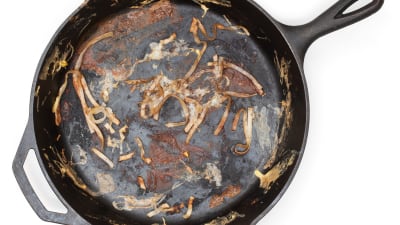 Why Aromatic Foods Are Best Left Out Of The Cast Iron Skillet