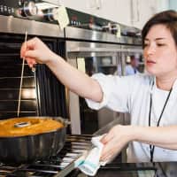 Budinera Everyday Kitchen Essential: Teflon Bundt Pan - Culinary