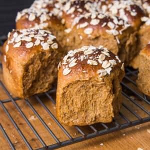 Oatmeal Dinner Rolls-image