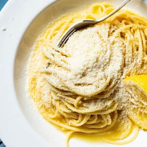 Boil Noodles In A Shallow Pan For A Time-Saving Pasta Hack